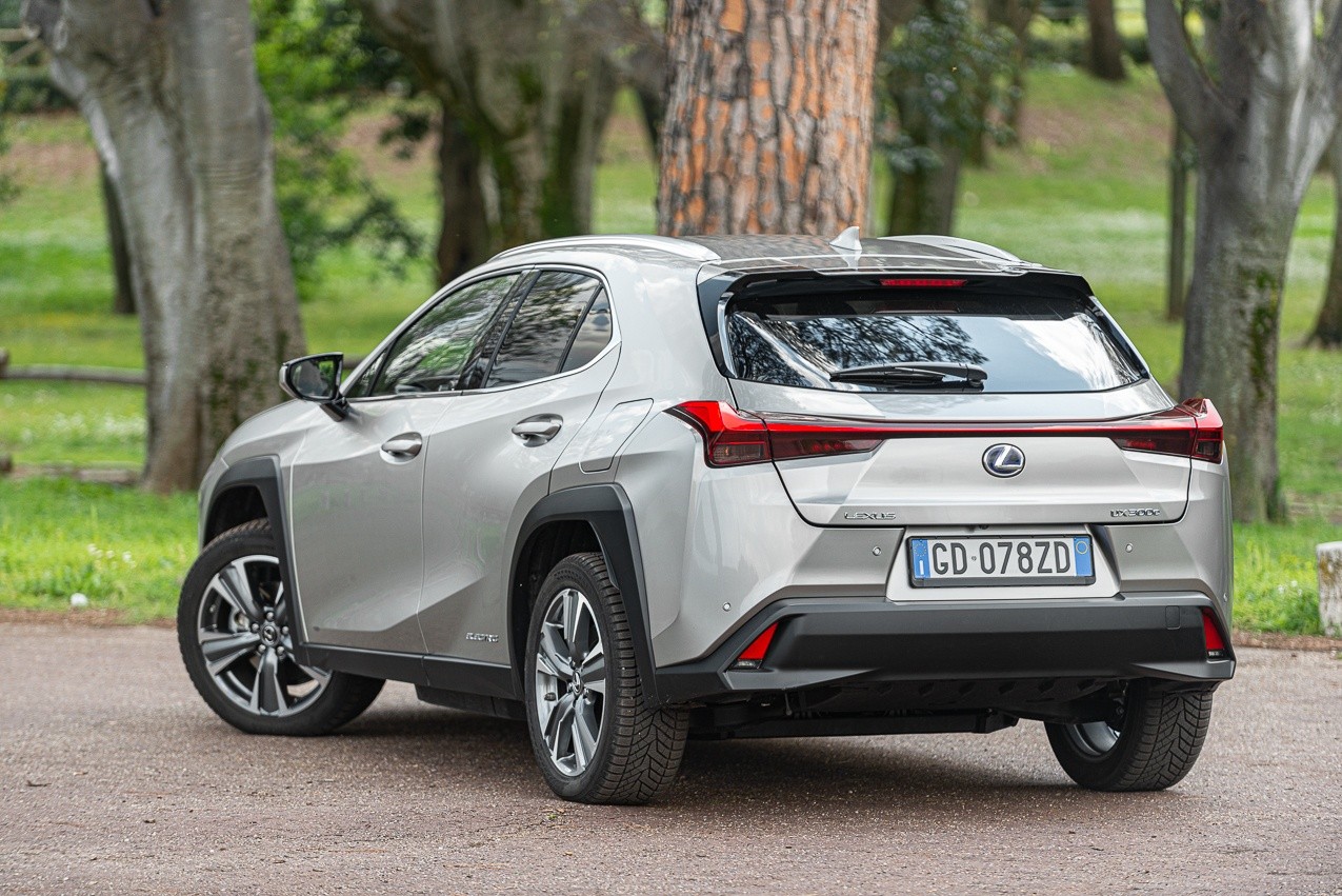 Lexus Ux 300e: la prova su strada