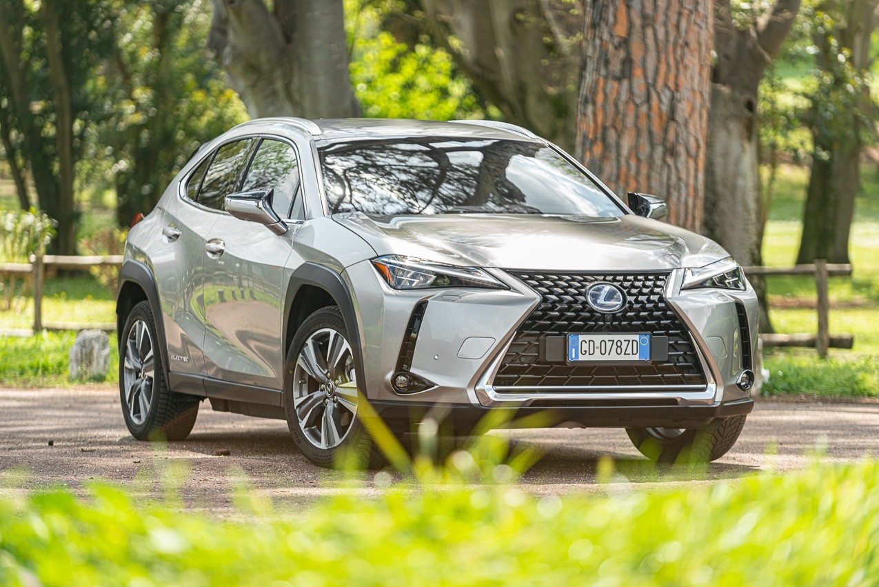 Lexus Ux 300e: la prova su strada