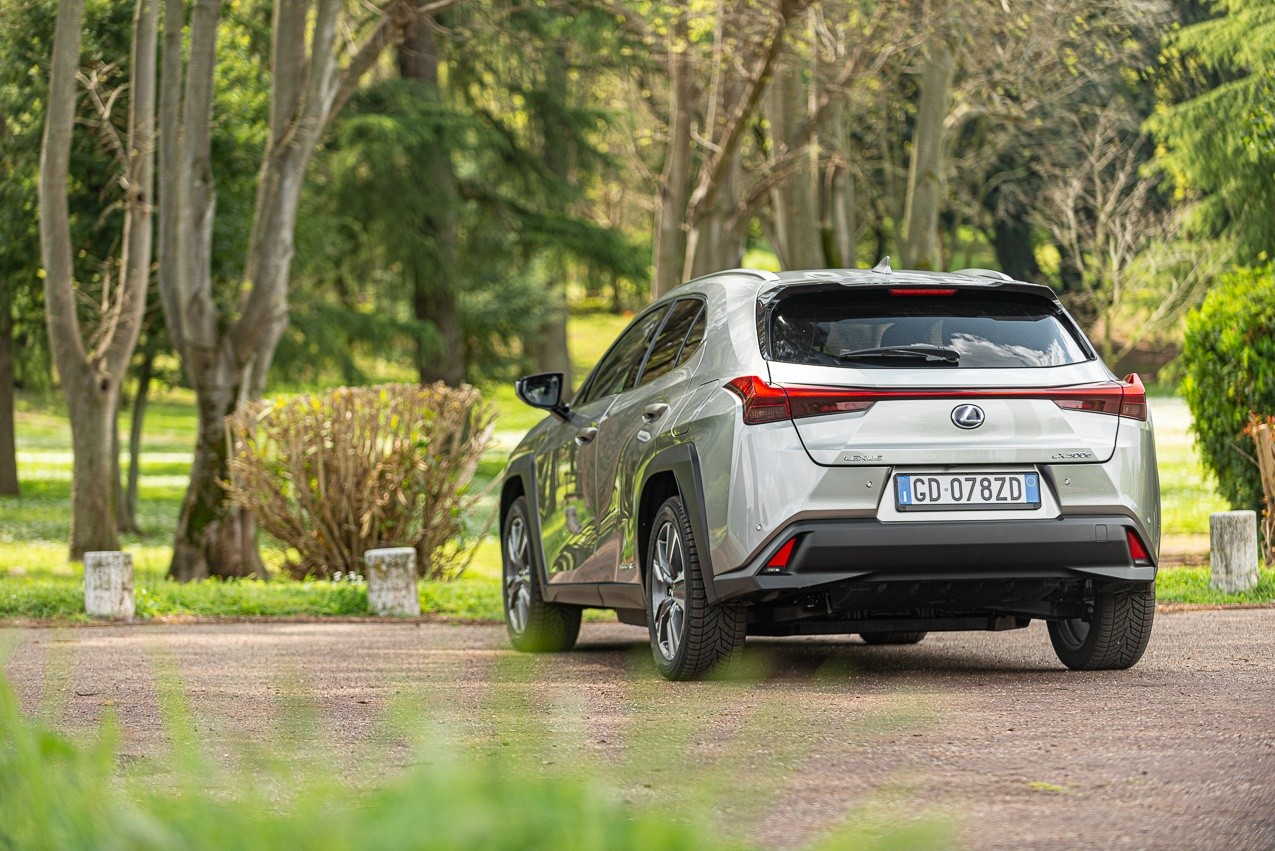 Lexus Ux 300e: la prova su strada