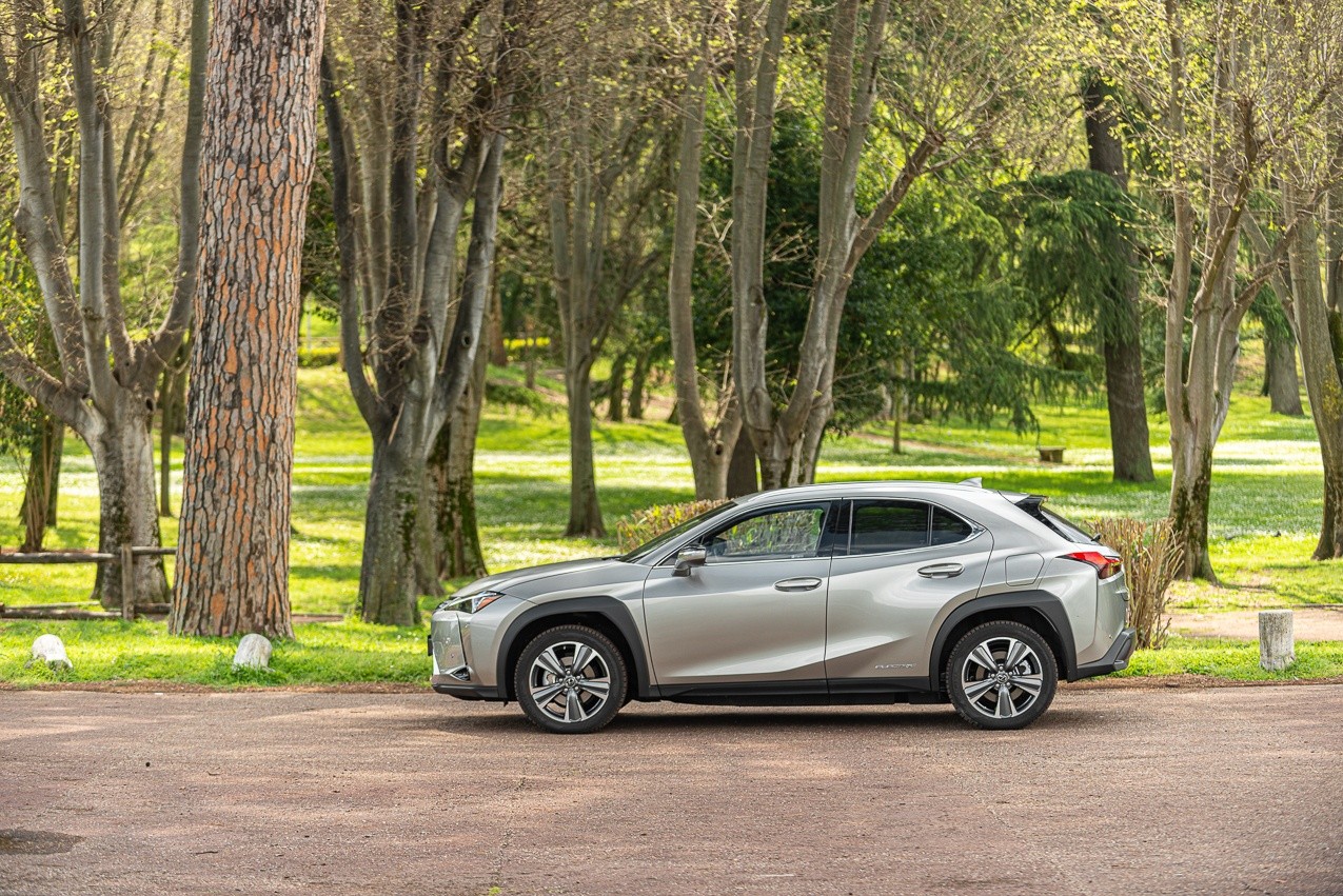 Lexus Ux 300e: la prova su strada