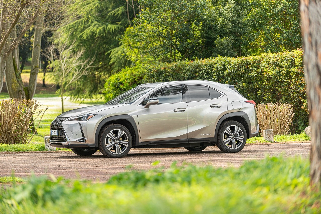 Lexus Ux 300e: la prova su strada