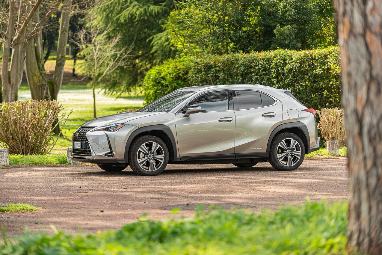 Lexus Ux 300e: la prova su strada