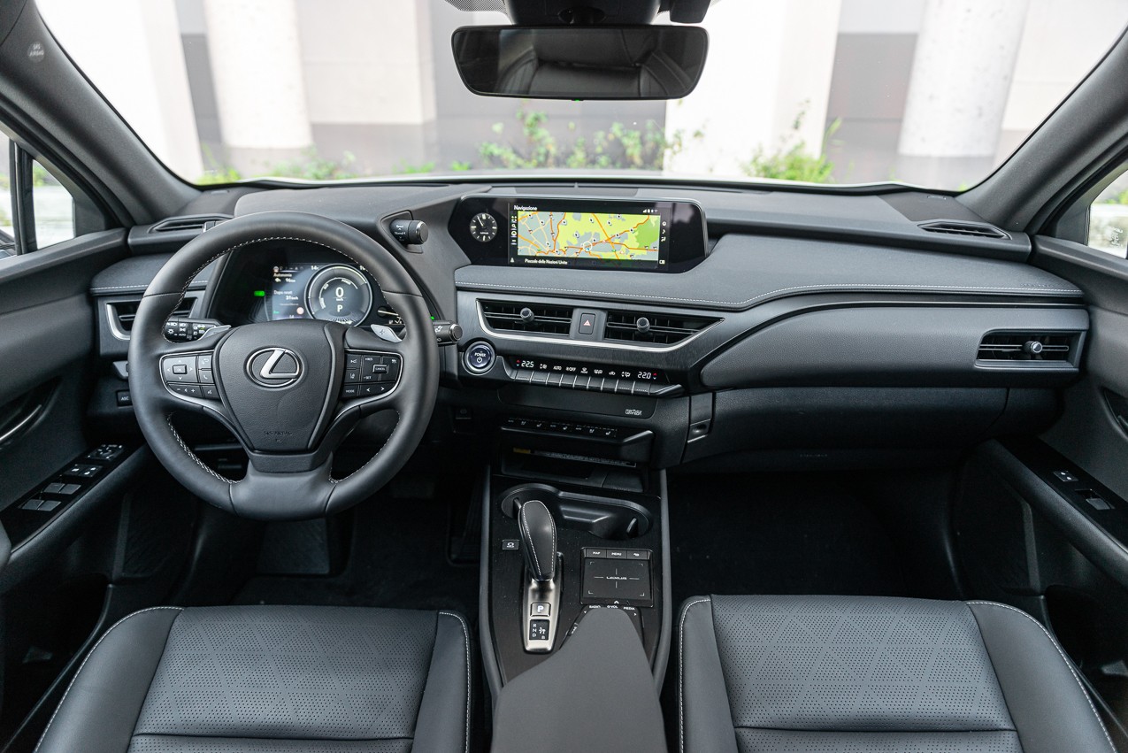 Lexus Ux 300e: la prova su strada