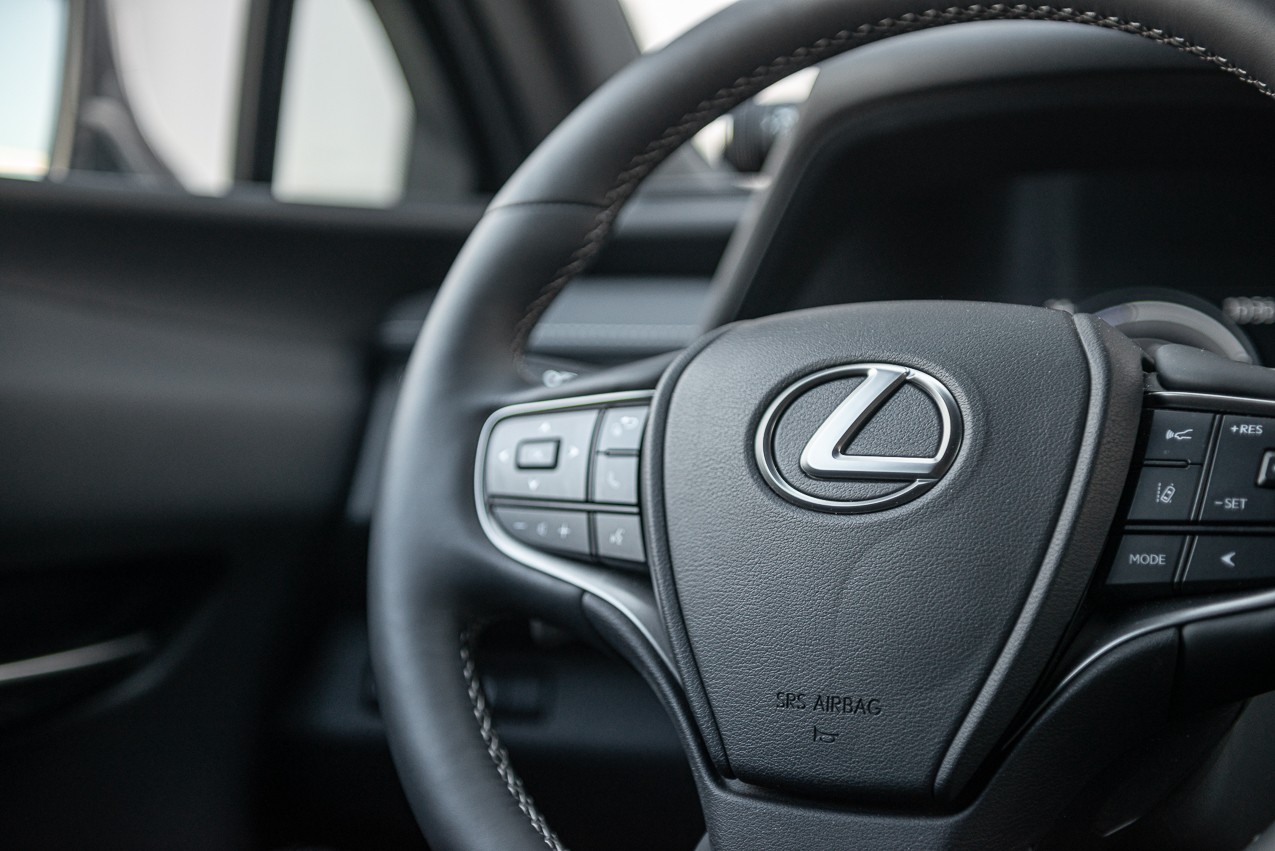 Lexus Ux 300e: la prova su strada