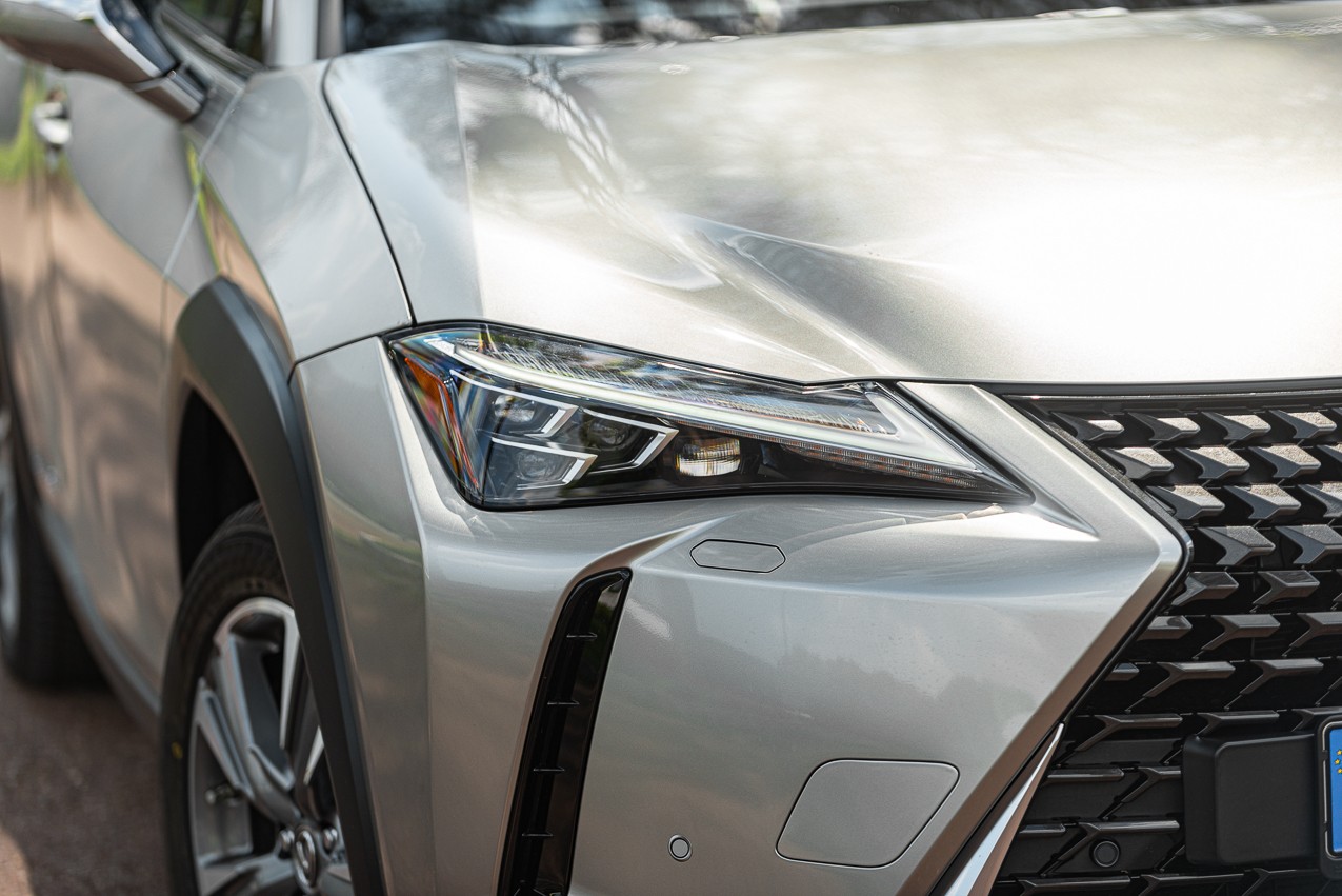 Lexus Ux 300e: la prova su strada