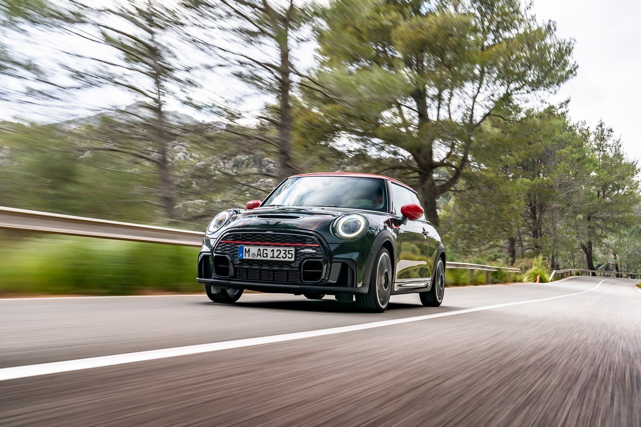 Mini John Cooper Works e Cabrio 2021: immagini ufficiali