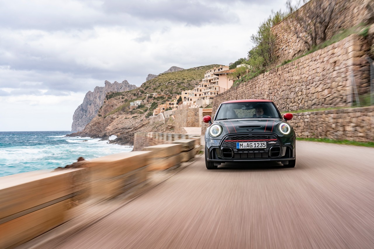 Mini John Cooper Works e Cabrio 2021: immagini ufficiali