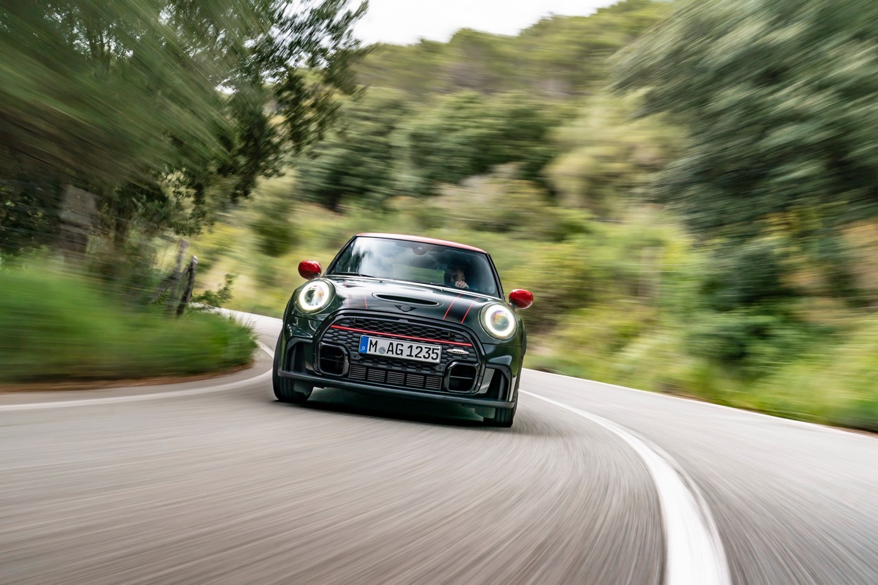 Mini John Cooper Works e Cabrio 2021: immagini ufficiali