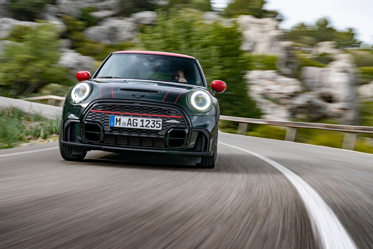 Mini John Cooper Works e Cabrio 2021: immagini ufficiali