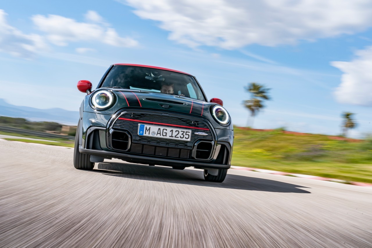 Mini John Cooper Works e Cabrio 2021: immagini ufficiali