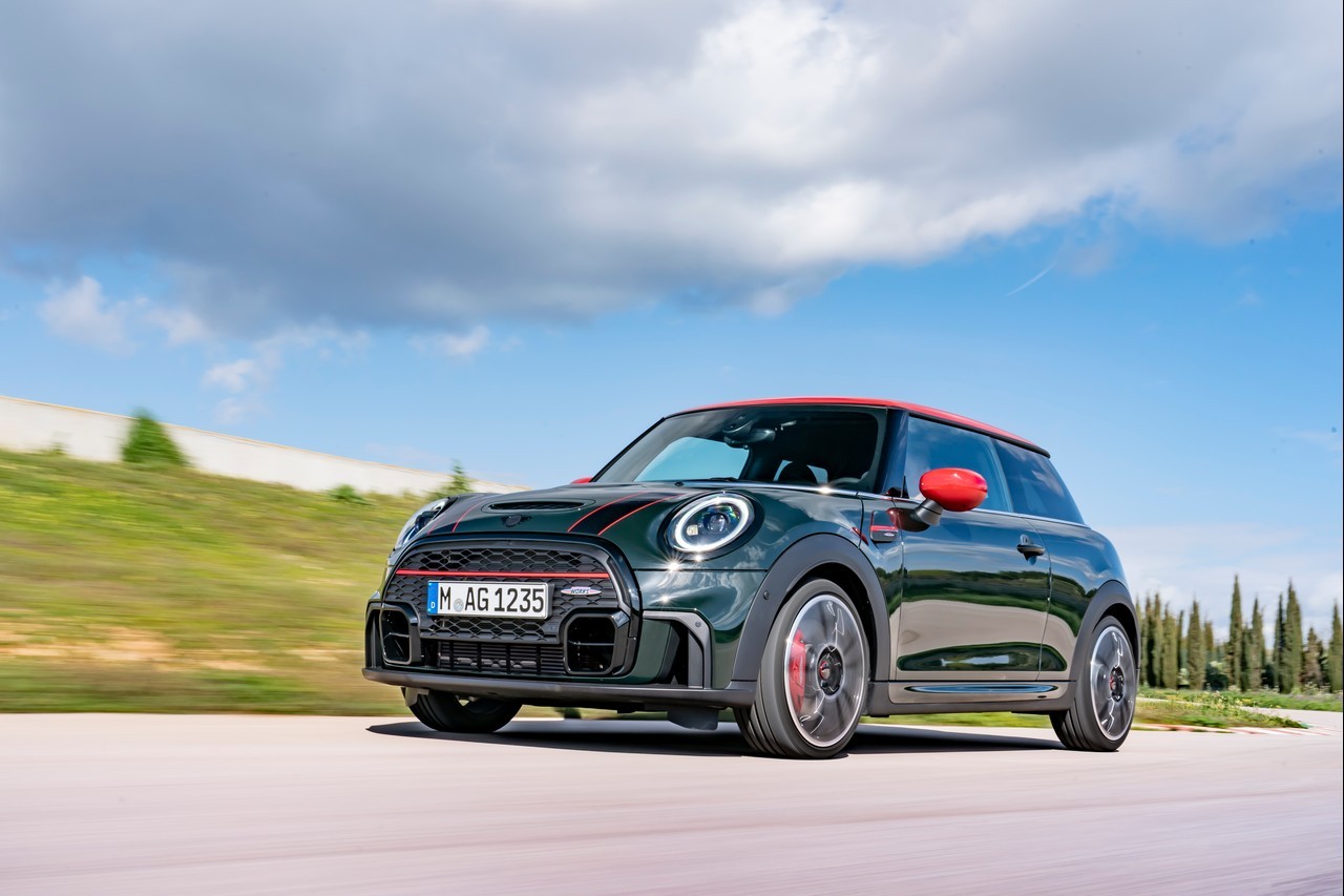 Mini John Cooper Works e Cabrio 2021: immagini ufficiali