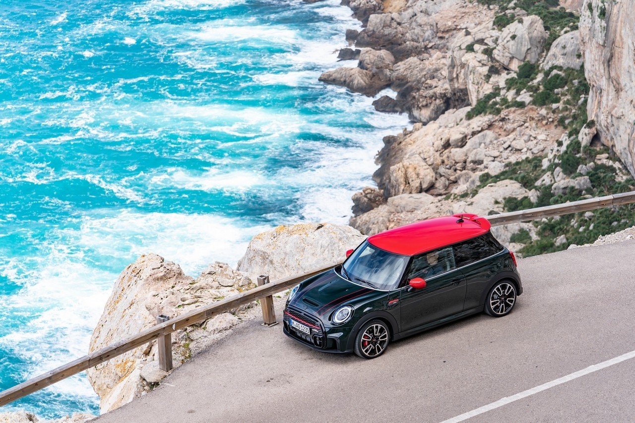 Mini John Cooper Works e Cabrio 2021: immagini ufficiali