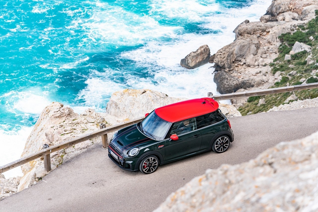 Mini John Cooper Works e Cabrio 2021: immagini ufficiali