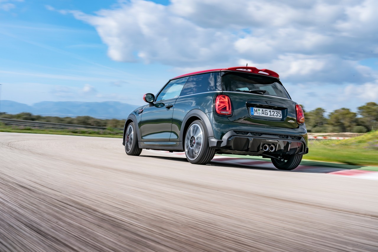 Mini John Cooper Works e Cabrio 2021: immagini ufficiali