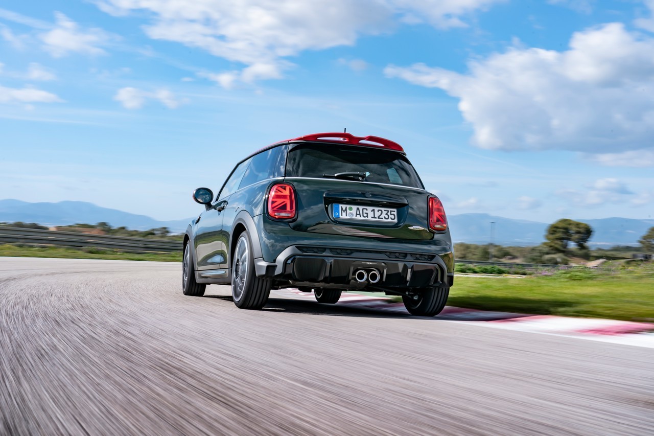 Mini John Cooper Works e Cabrio 2021: immagini ufficiali