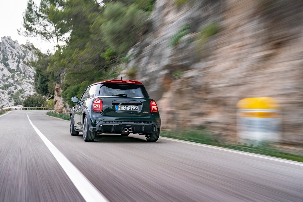 Mini John Cooper Works e Cabrio 2021: immagini ufficiali