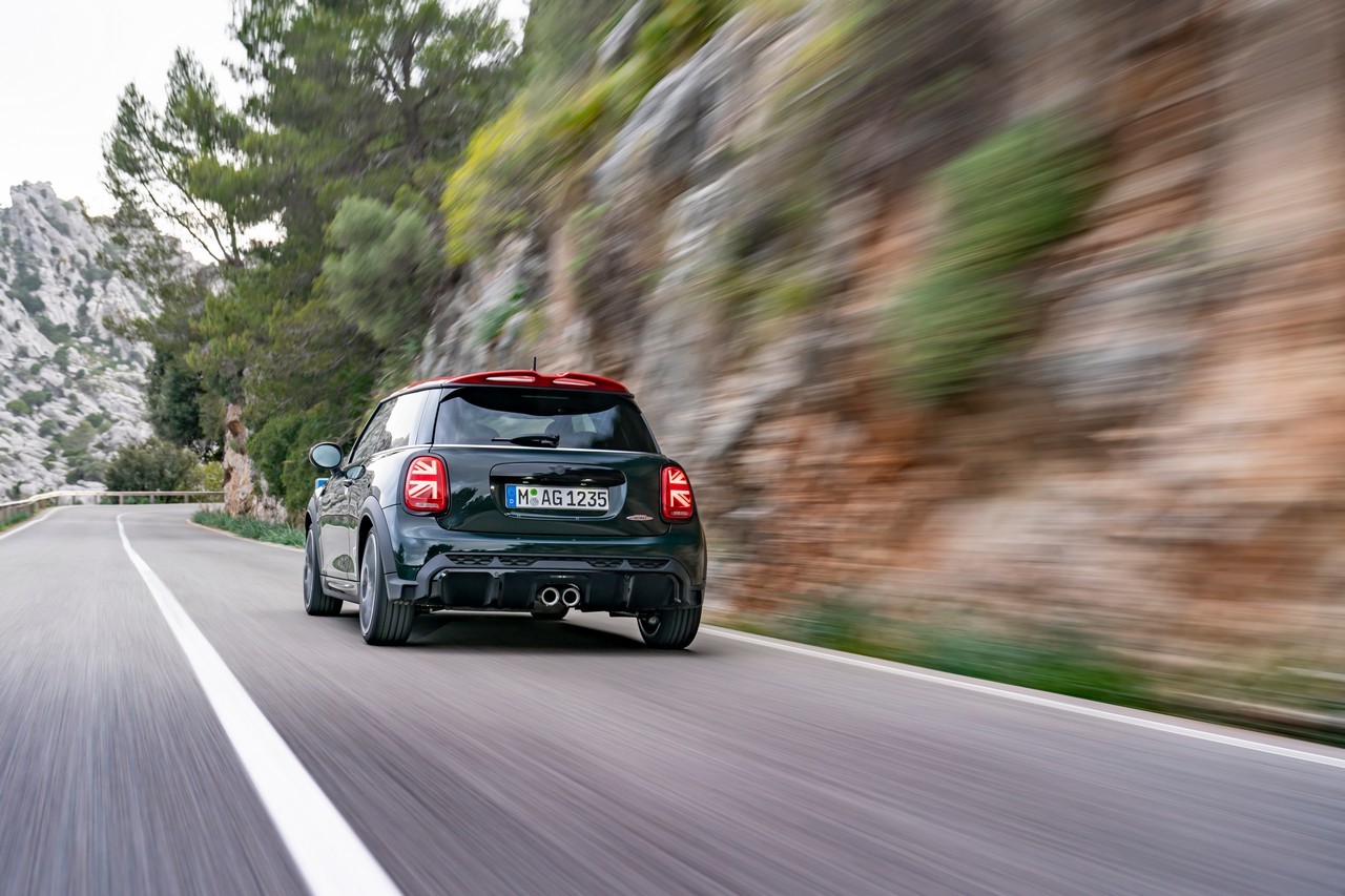 Mini John Cooper Works e Cabrio 2021: immagini ufficiali