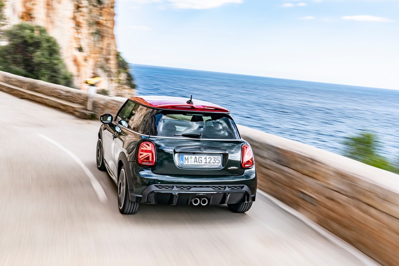 Mini John Cooper Works e Cabrio 2021: immagini ufficiali