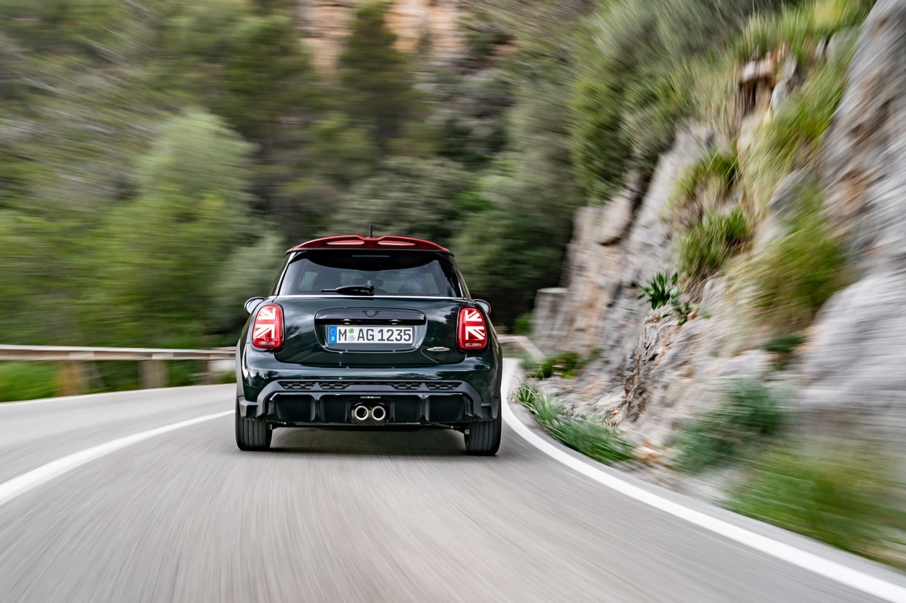 Mini John Cooper Works e Cabrio 2021: immagini ufficiali