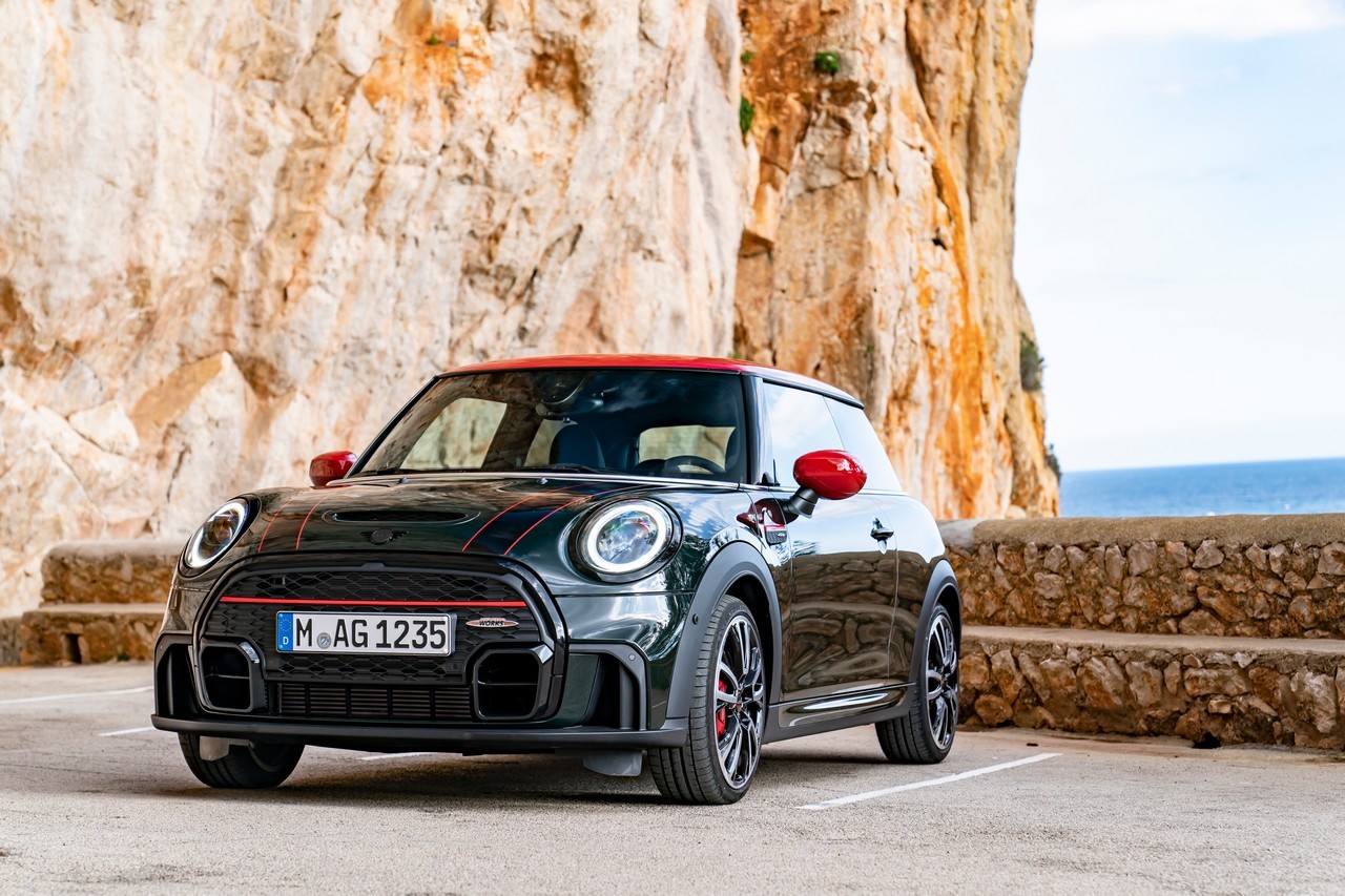 Mini John Cooper Works e Cabrio 2021: immagini ufficiali