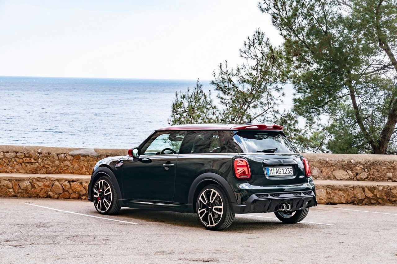 Mini John Cooper Works e Cabrio 2021: immagini ufficiali