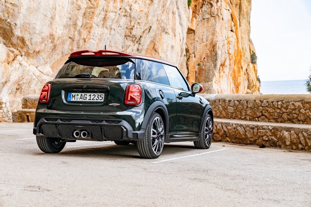 Mini John Cooper Works e Cabrio 2021: immagini ufficiali