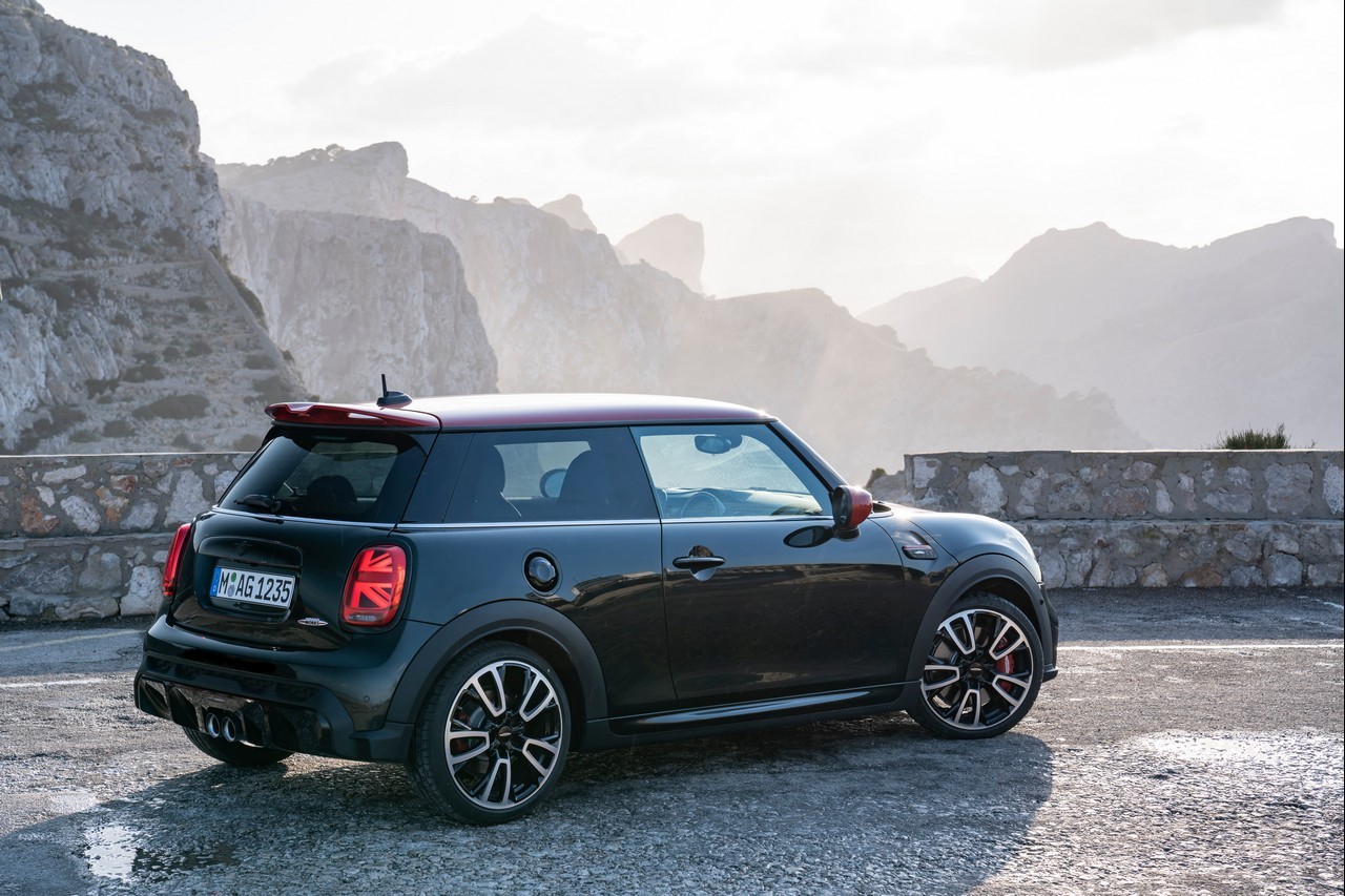 Mini John Cooper Works e Cabrio 2021: immagini ufficiali