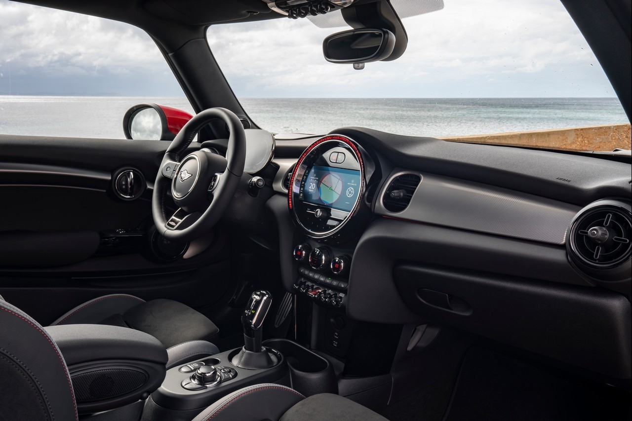 Mini John Cooper Works e Cabrio 2021: immagini ufficiali