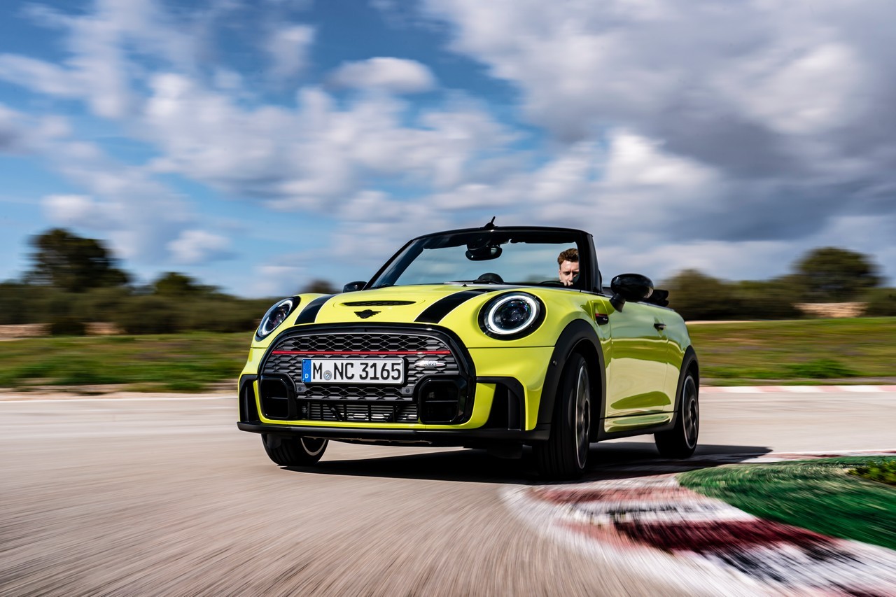 Mini John Cooper Works e Cabrio 2021: immagini ufficiali