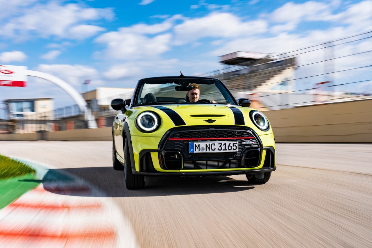 Mini John Cooper Works e Cabrio 2021: immagini ufficiali