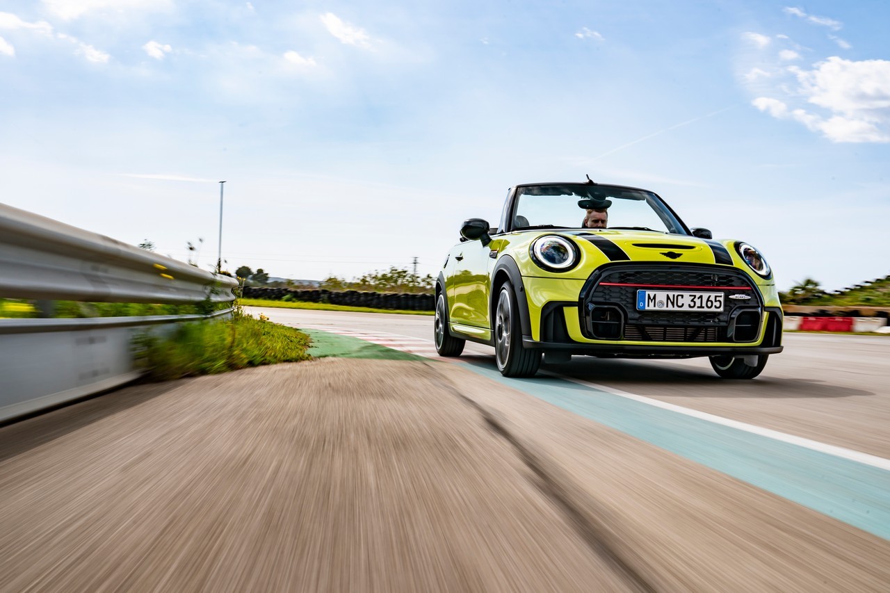 Mini John Cooper Works e Cabrio 2021: immagini ufficiali