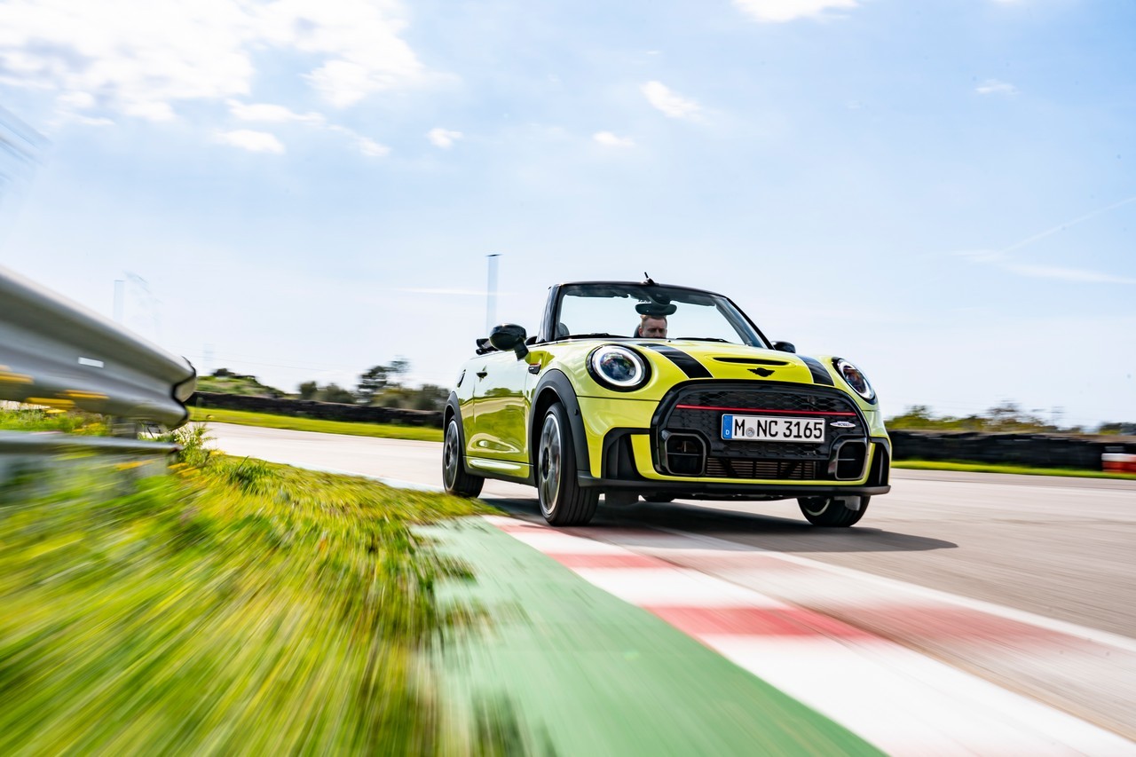 Mini John Cooper Works e Cabrio 2021: immagini ufficiali