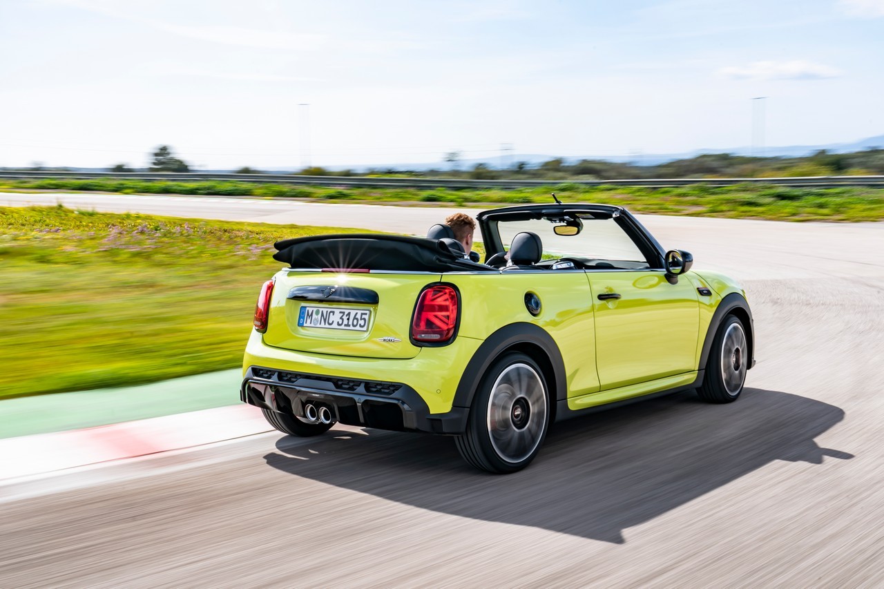 Mini John Cooper Works e Cabrio 2021: immagini ufficiali