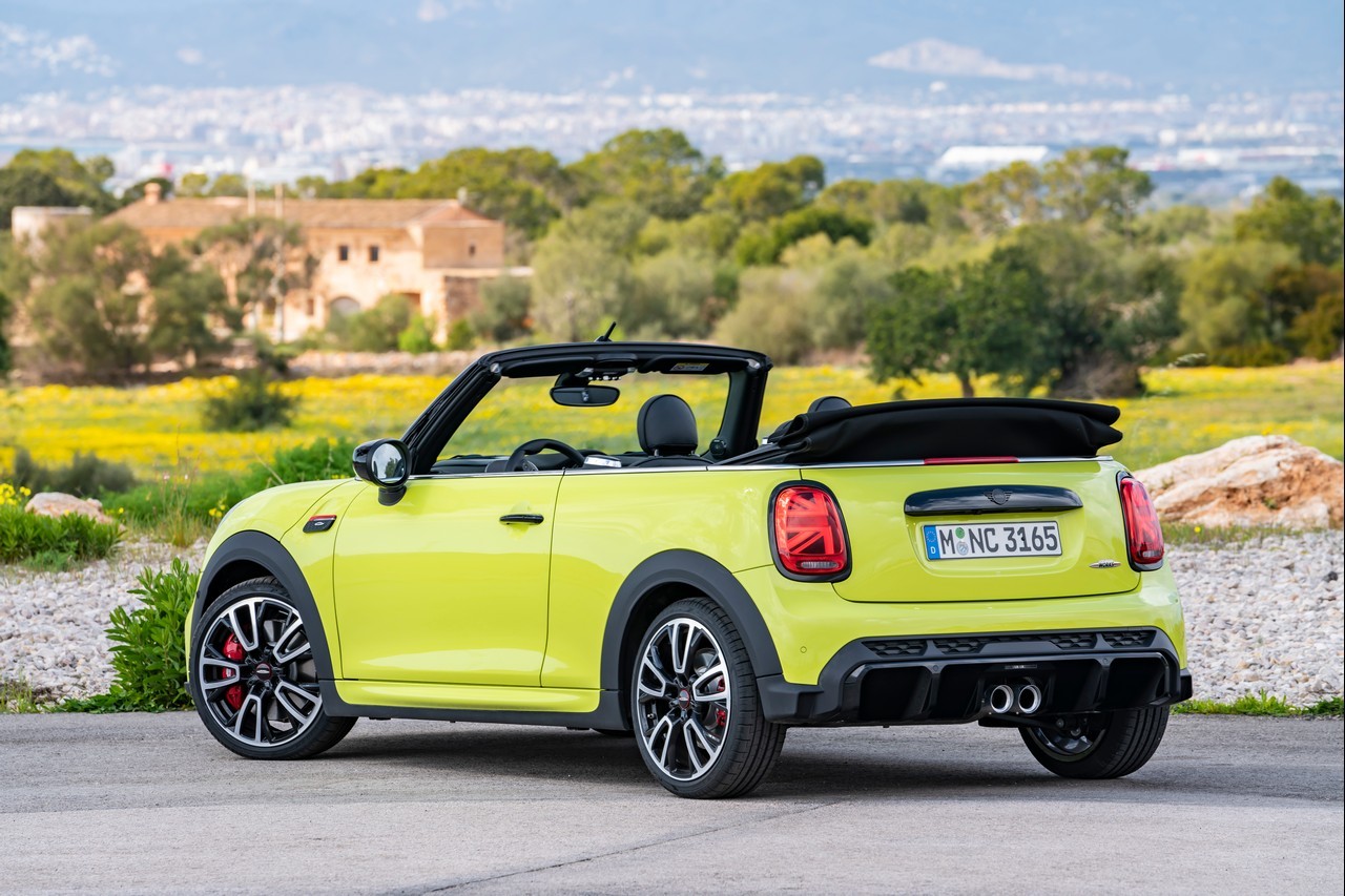 Mini John Cooper Works e Cabrio 2021: immagini ufficiali