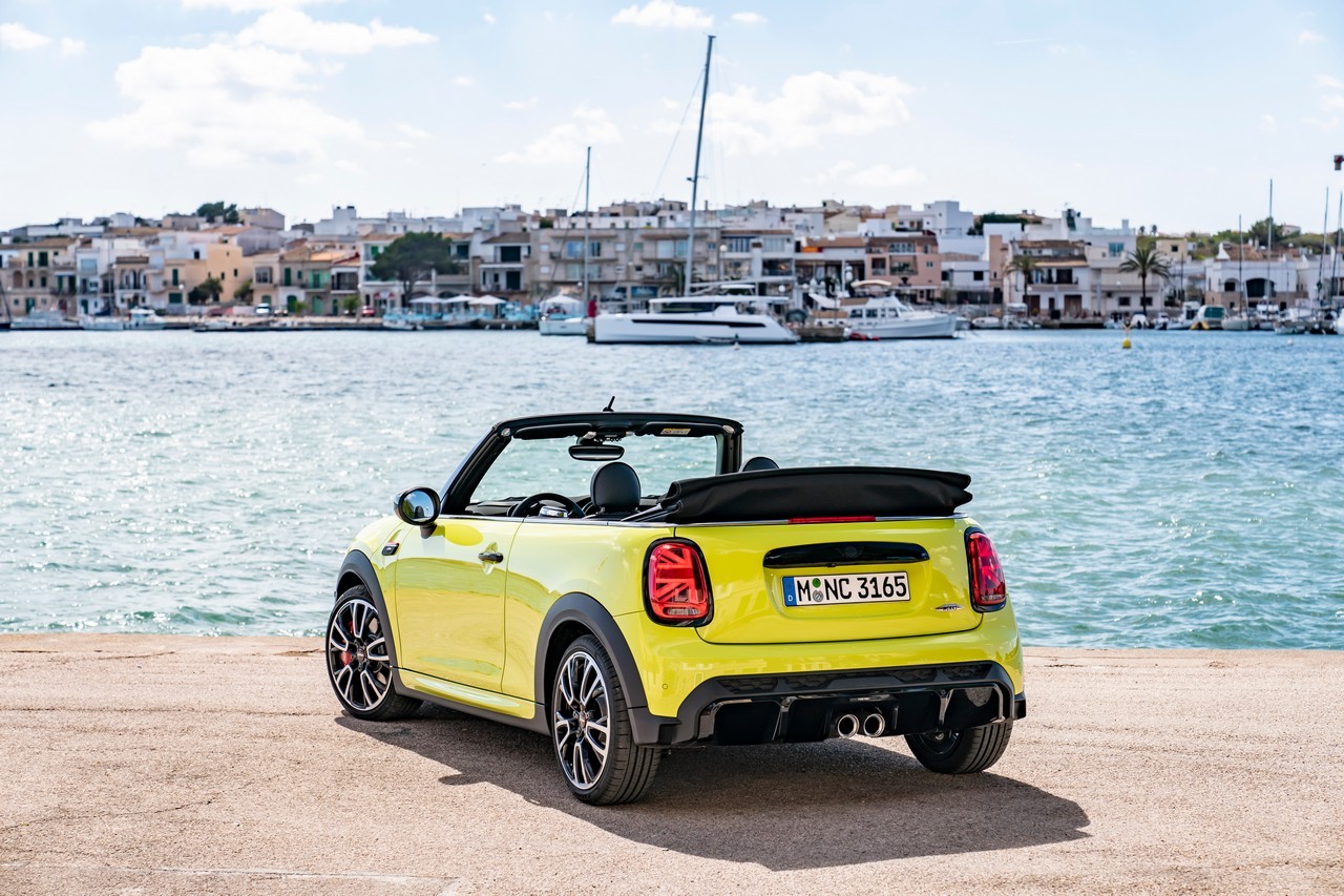 Mini John Cooper Works e Cabrio 2021: immagini ufficiali