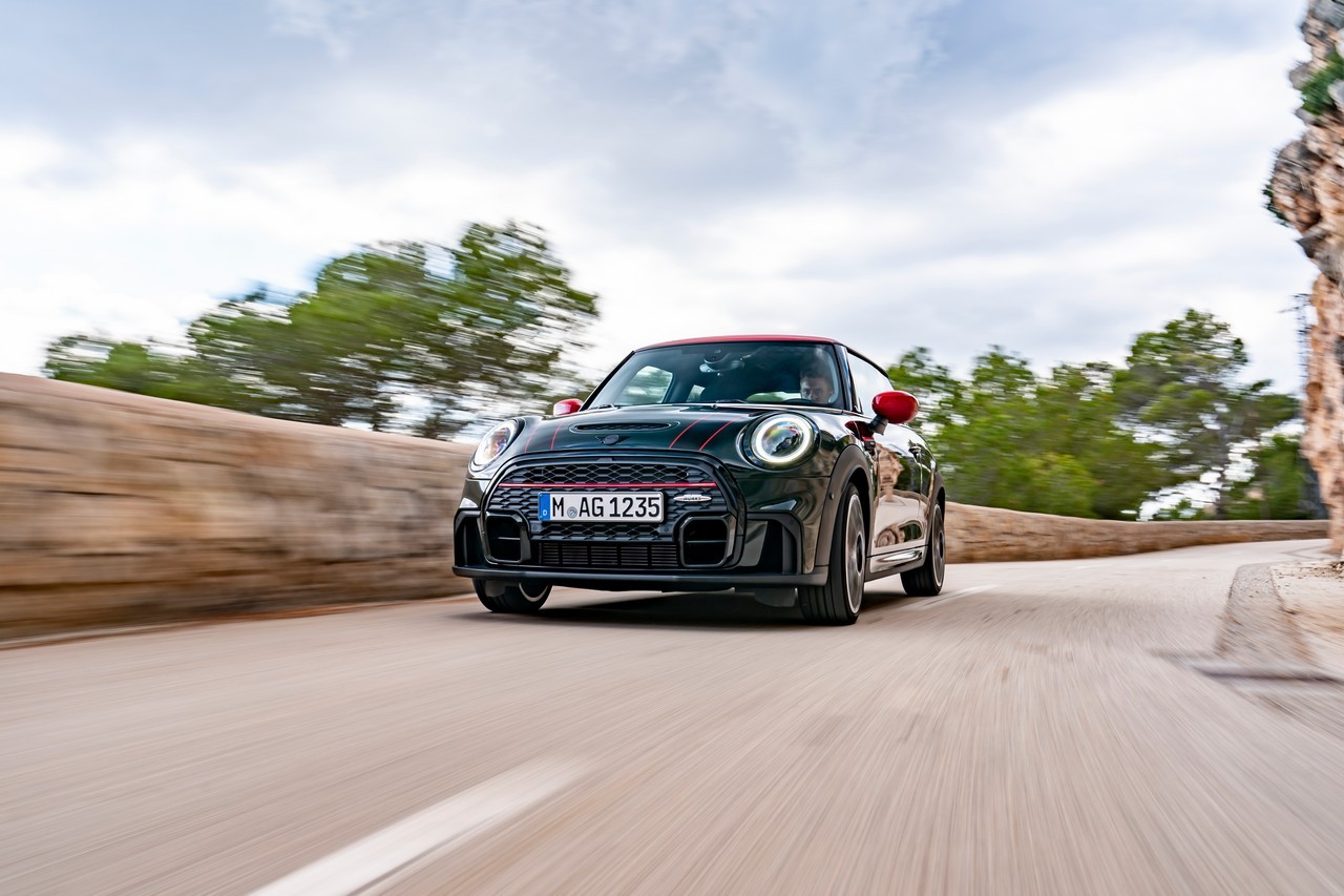 Mini John Cooper Works e Cabrio 2021: immagini ufficiali