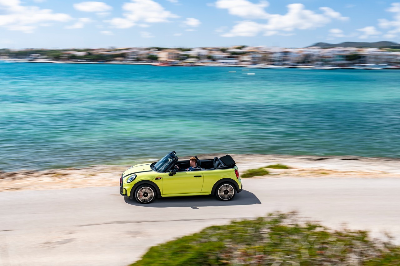 Mini John Cooper Works e Cabrio 2021: immagini ufficiali