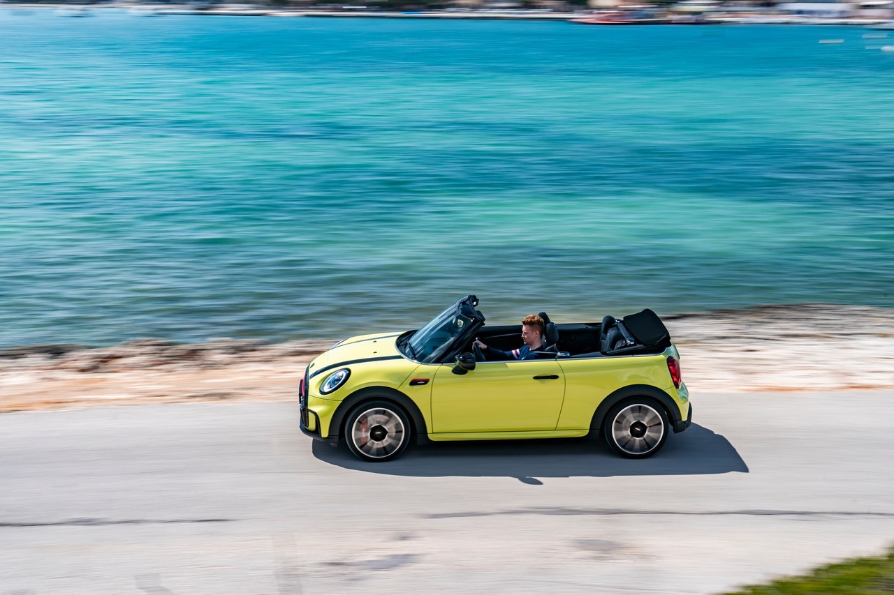 Mini John Cooper Works e Cabrio 2021: immagini ufficiali