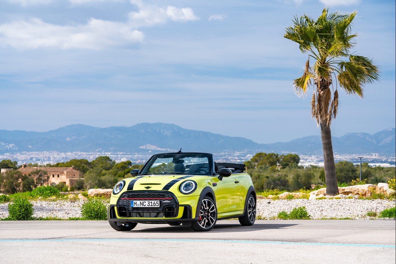 Mini John Cooper Works e Cabrio 2021: immagini ufficiali