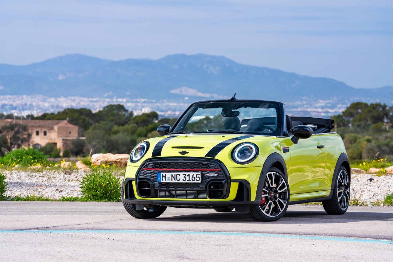 Mini John Cooper Works e Cabrio 2021: immagini ufficiali