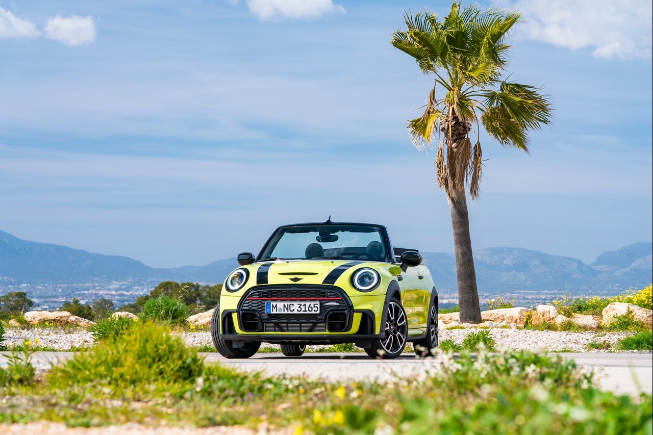 Mini John Cooper Works e Cabrio 2021: immagini ufficiali