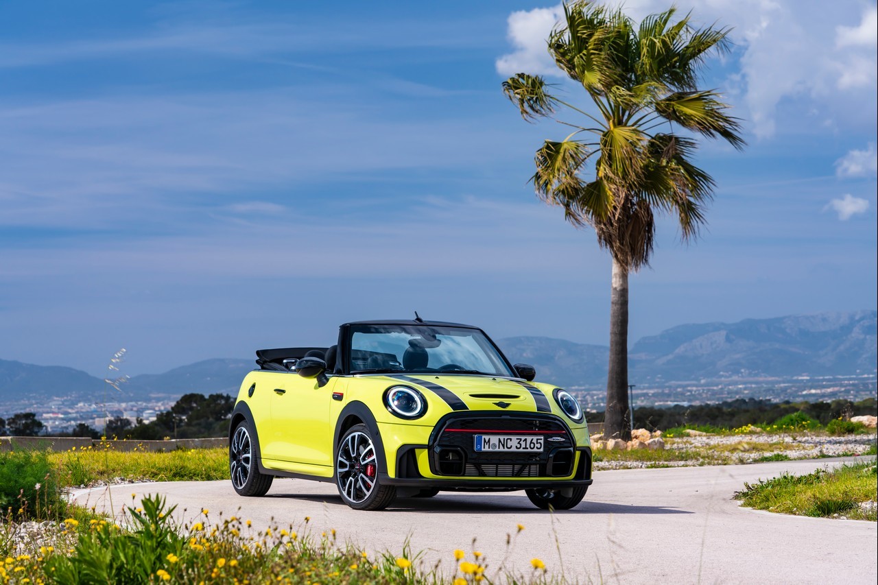 Mini John Cooper Works e Cabrio 2021: immagini ufficiali