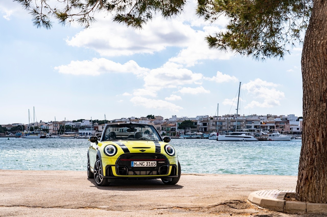 Mini John Cooper Works e Cabrio 2021: immagini ufficiali