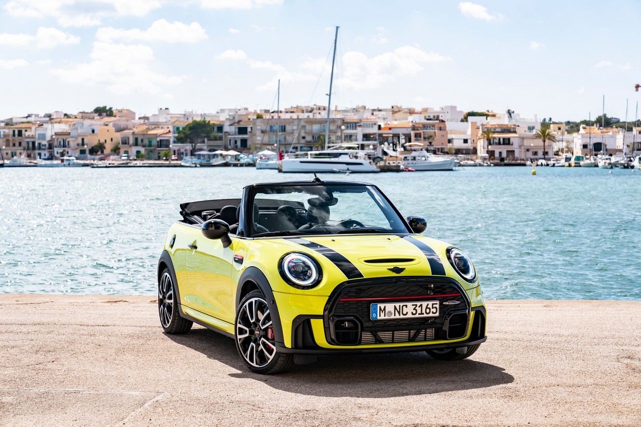 Mini John Cooper Works e Cabrio 2021: immagini ufficiali