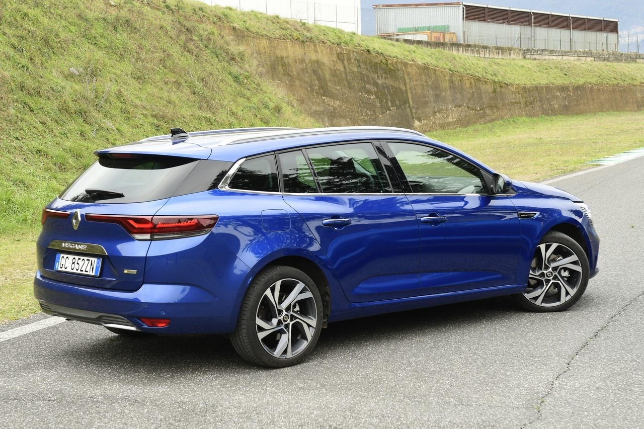 Renault Megane E-Tech Plug-in: la prova su strada