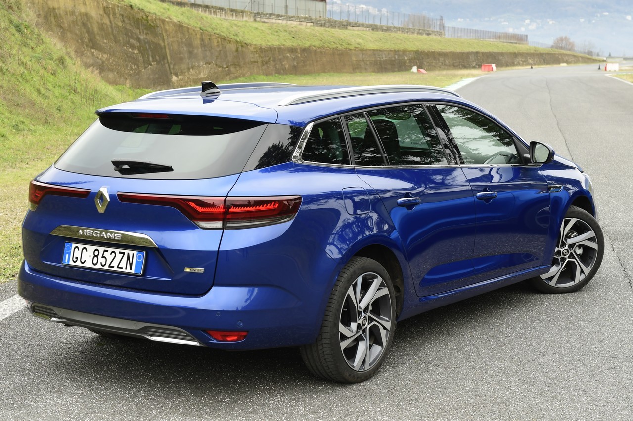 Renault Megane E-Tech Plug-in: la prova su strada