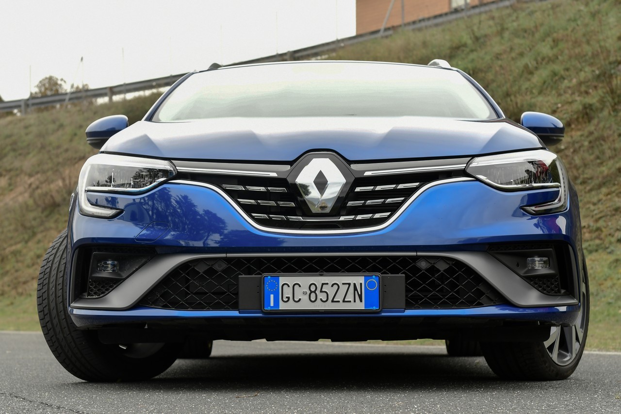 Renault Megane E-Tech Plug-in: la prova su strada