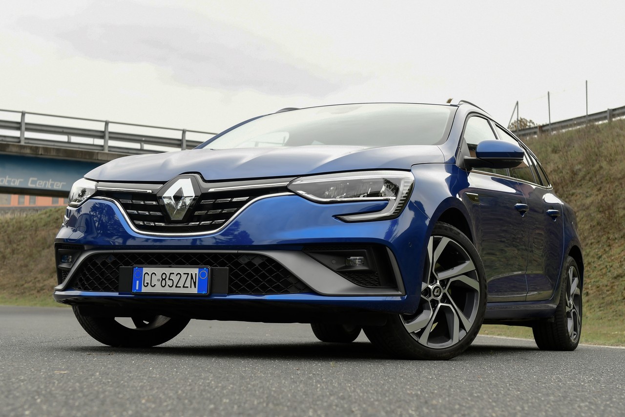 Renault Megane E-Tech Plug-in: la prova su strada