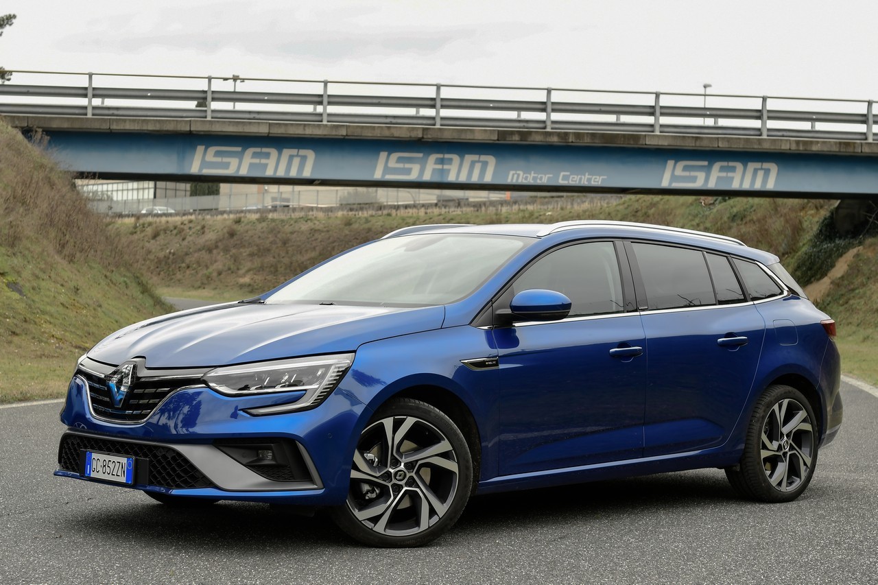 Renault Megane E-Tech Plug-in: la prova su strada