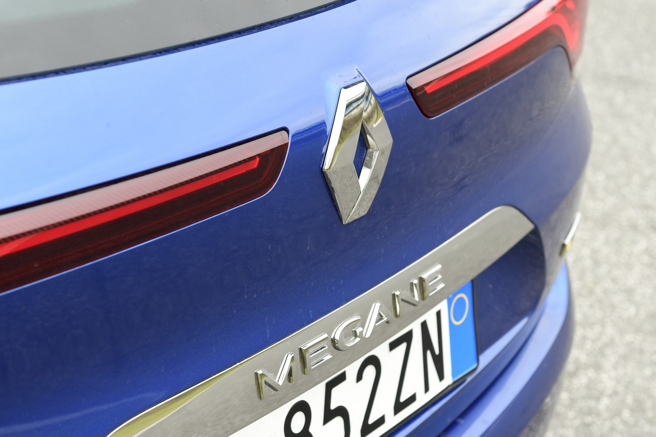 Renault Megane E-Tech Plug-in: la prova su strada